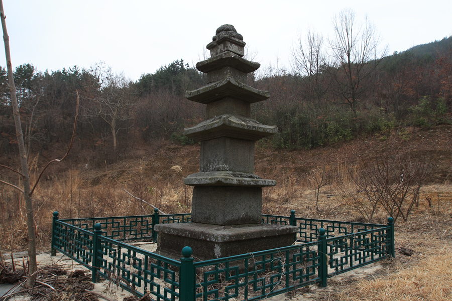 수암리삼층석탑