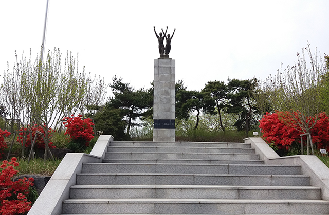 새장터 3&middot;1운동기념탑 사진1